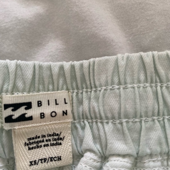 Billabong Shorts - Picture 2 of 5